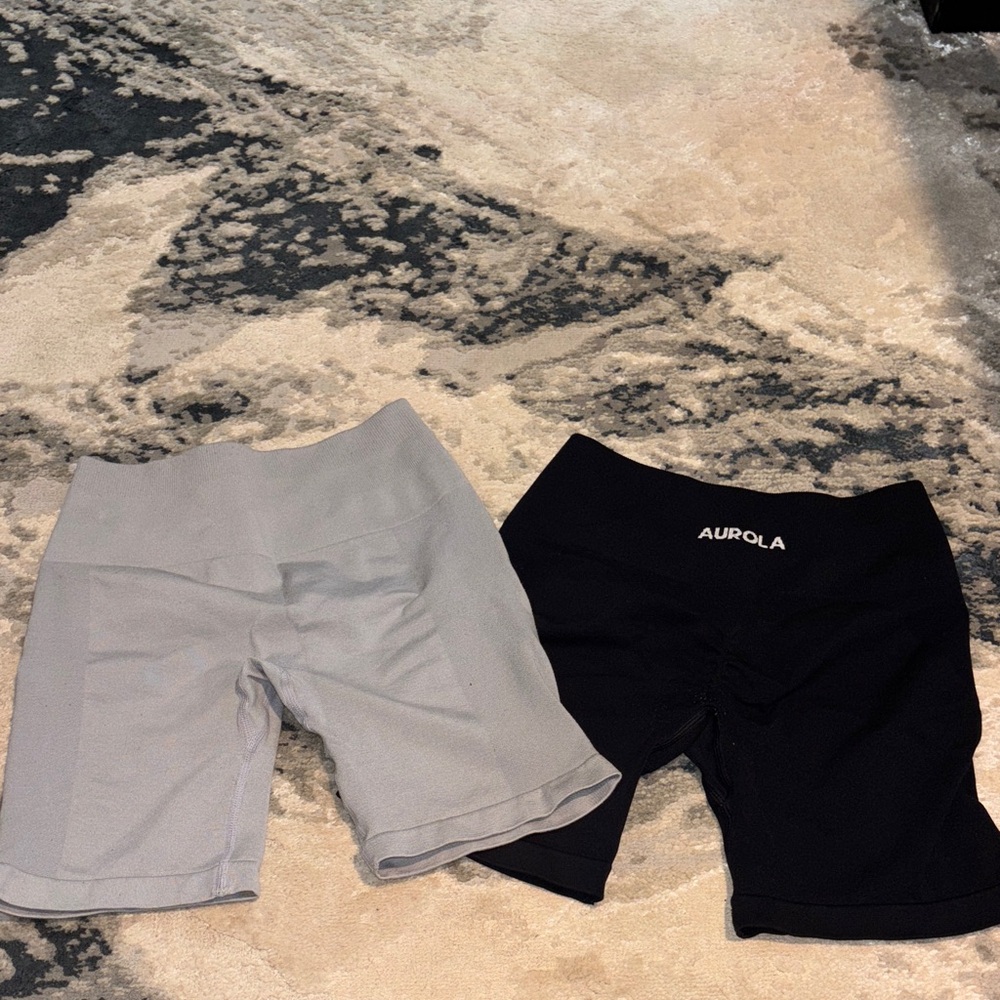 Aurola scrunch shorts